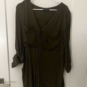 Astr long sleee long green top with slits on the side